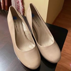 Nude Bandolino heels size 6 1/2